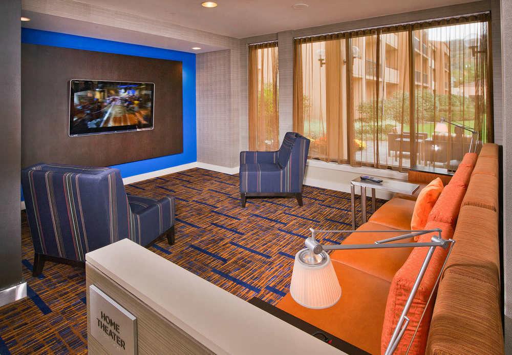 Отель Courtyard By Marriott Маува Экстерьер фото