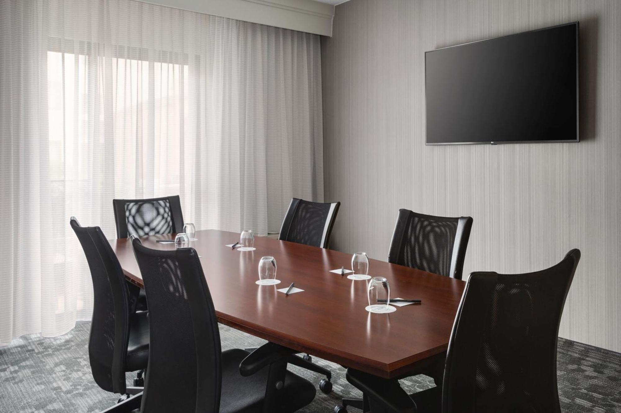 Отель Courtyard By Marriott Маува Экстерьер фото