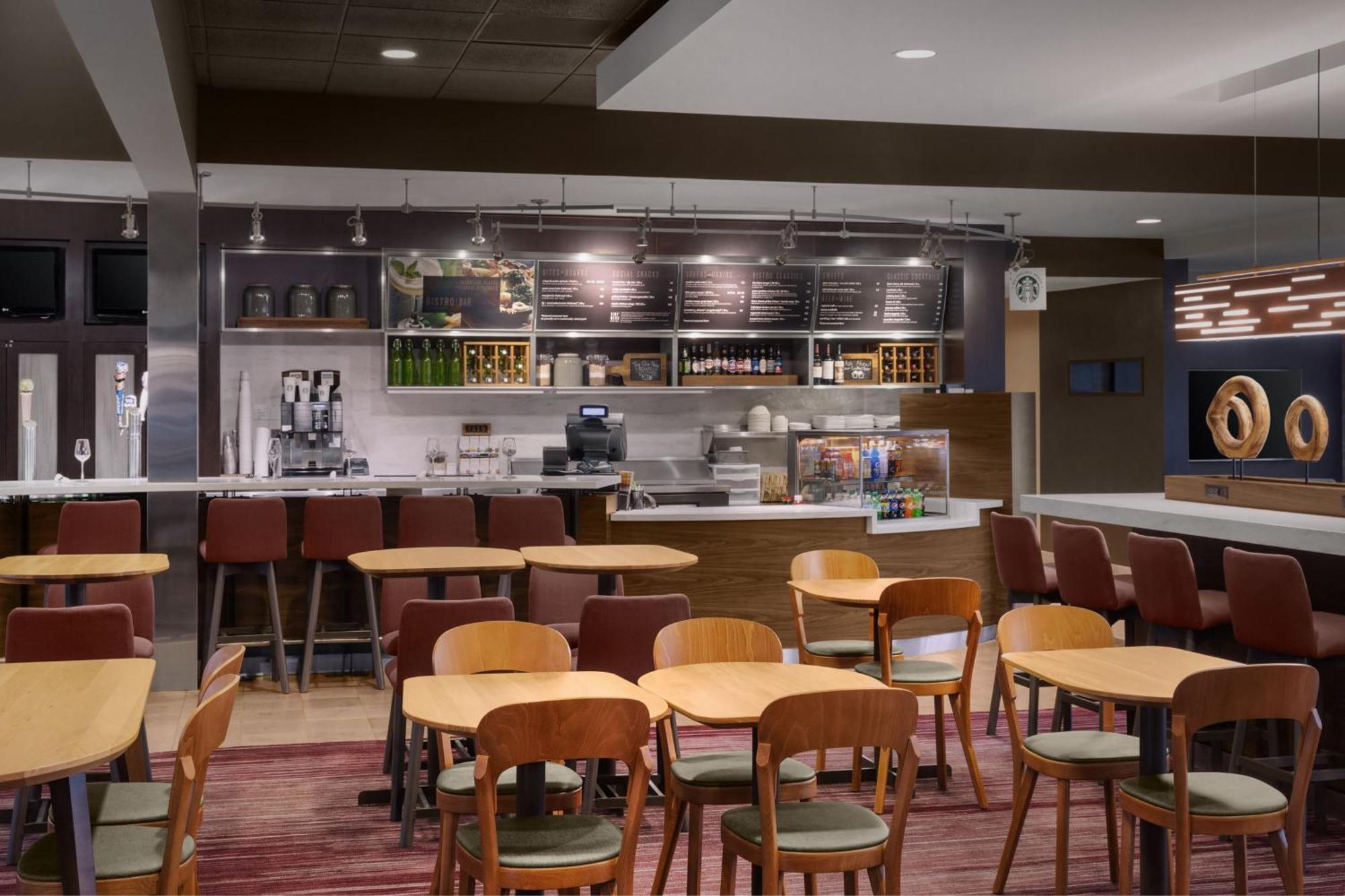 Отель Courtyard By Marriott Маува Экстерьер фото