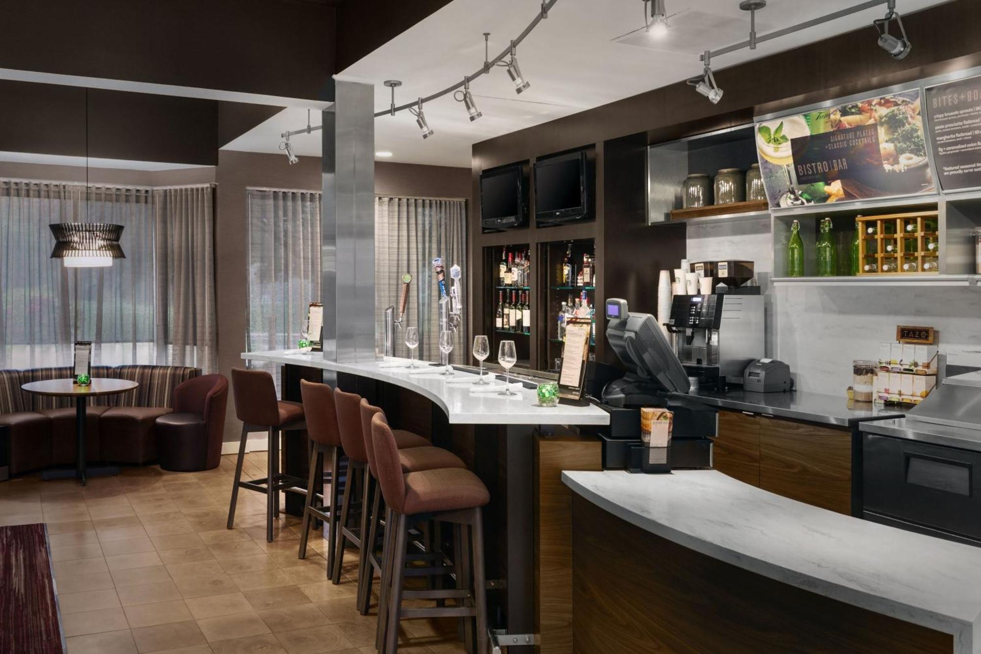 Отель Courtyard By Marriott Маува Экстерьер фото